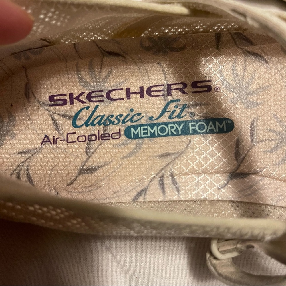 Skechers Women's Cream Flats - Picture 7 of 9